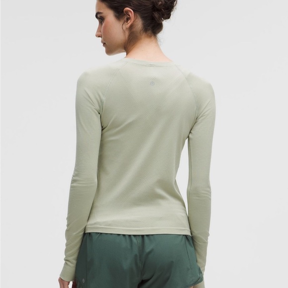 lululemon athletica Sage Swiftly Tech Long-Sleeve Shirt
2.0 Waist Length - Picture 4 of 4